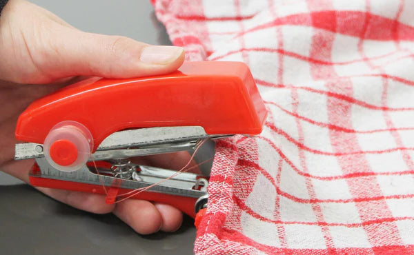 Mini Handnaaimachine™ – De Oplossing voor onverwachte Mode-Momenten!